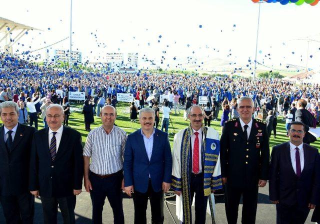 KAEÜ 2018-2019 akademik yılı mezunlarını verdi