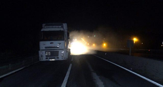 Yola sızan kimyasal madde nedeniyle Bolu Dağı trafiğe kapandı