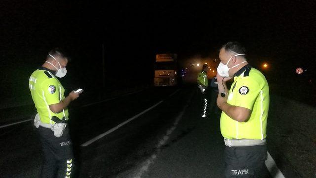 Düzce'de hidroklorik asit yüklü tanker kaza yaptı yol kapatıldı