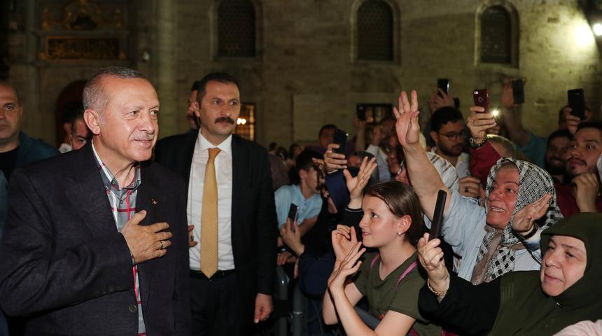 Cumhurbaşkanı Erdoğan Eyüp Sultan türbesini ziyaret etti