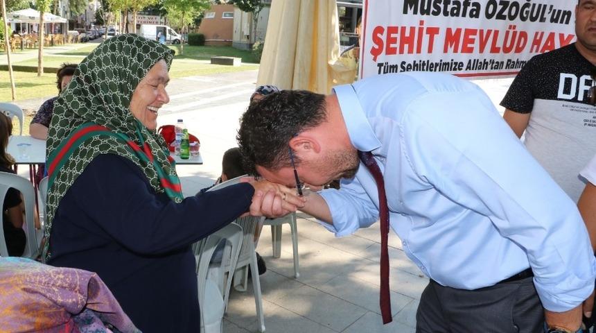 Aloğlu, şehit ailesiyle yakından ilgilendi