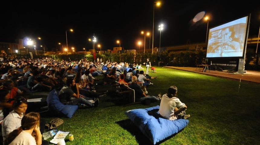 Açık havada “sinema keyfi”ne devam