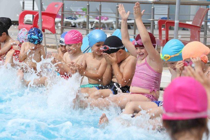 Okullar kapandı havuz keyfi başladı G1