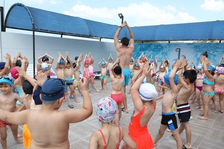 Okullar kapandı havuz keyfi başladı G2