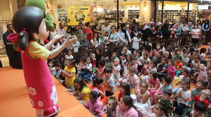 &Ccedil;ocuklar  "Niloya K&uuml;&ccedil;&uuml;k Balık" M&uuml;zikali ile doyasıya eğlendi