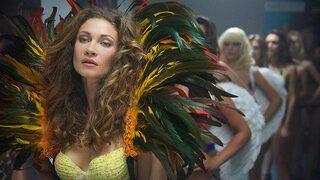 Ece Dizdar saçlarını kısacık kestirdi!