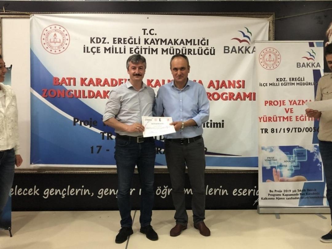 Proje Yazma ve Y&uuml;r&uuml;tme  Eğitimi sertifika t&ouml;reni ile sona erdi