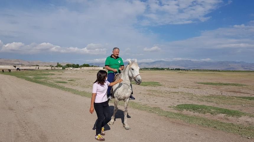 Develi Kaymakamı Duru Ata Binmenin Keyfini Sultan Sazlığında Yaşadı