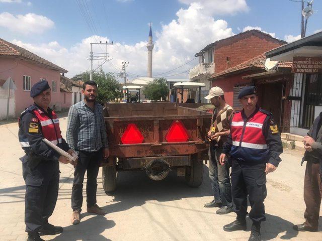 Aydın’da reflektörsüz traktörlere geçit verilmedi