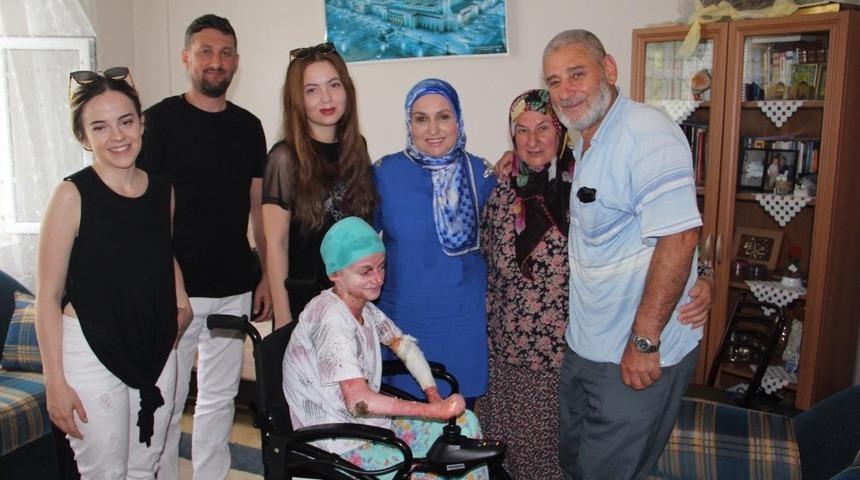 Kelebek hastalığıyla mücadele eden Elif akülü arabasına kavuştu