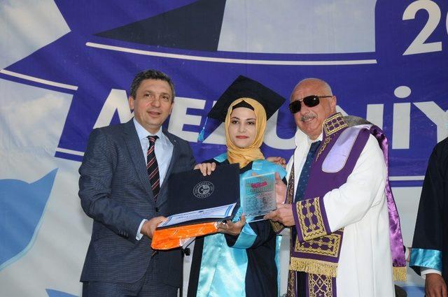 Batman Üniversitesi’nde mezuniyet coşkusu