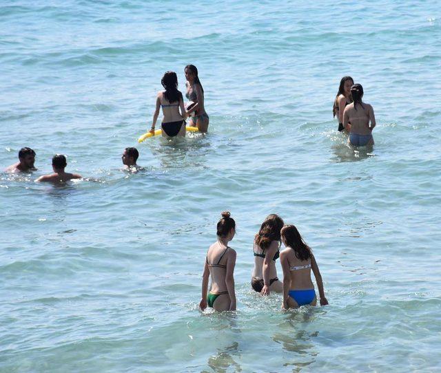 İstanbullular oy kullanmaya gitti, plajlar Egeliler ile turistlere kaldı