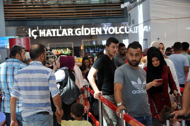 İstanbul Havalimanı'nda seçim yoğunluğu