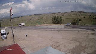 Park halinde olan tır şarampole böyle yuvarlandı