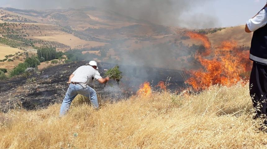 Anız yangını bağa sı&ccedil;ramadan s&ouml;nd&uuml;r&uuml;ld&uuml;
