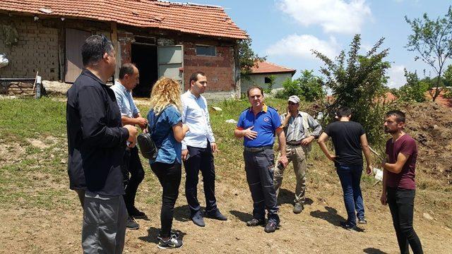 Kaymakam Güven, Büyükelmalı köyünde yanan evde incelemeler yaptı