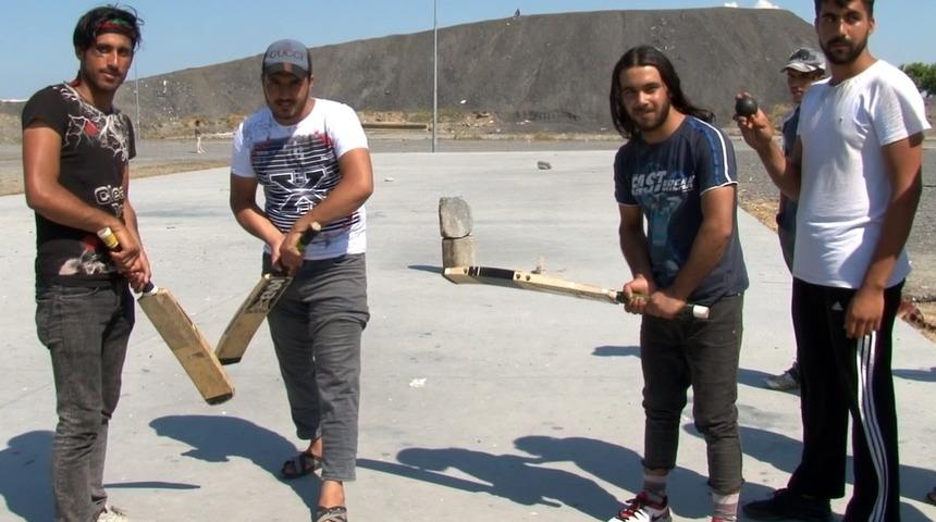 İstanbullu se&ccedil;ime gitti, onlar kriket oynadı