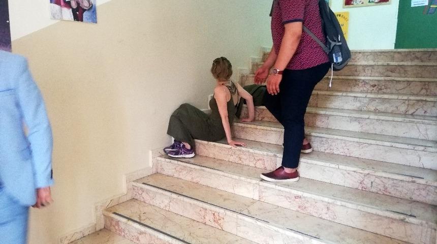 Oy kullanmaya yetişemeyen kadın baygınlık geçirdi