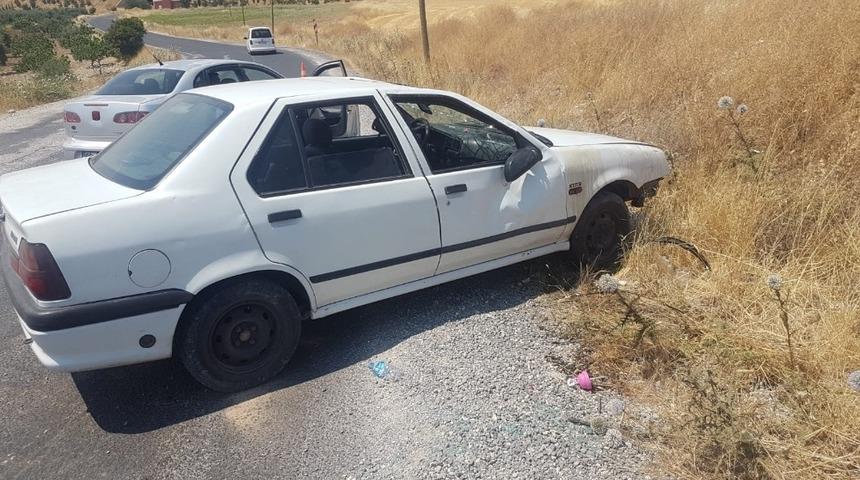 Şanlıurfa&rsquo;da devrilen otomobilin s&uuml;r&uuml;c&uuml;s&uuml; yaralandı