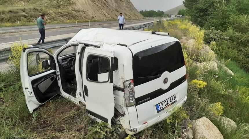Sivas&rsquo;ta trafik kazası 1&rsquo;i ağır 3 yaralı
