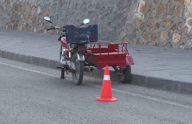 Elazığ’da sepetli motorsiklet devrildi: 5 yaralı