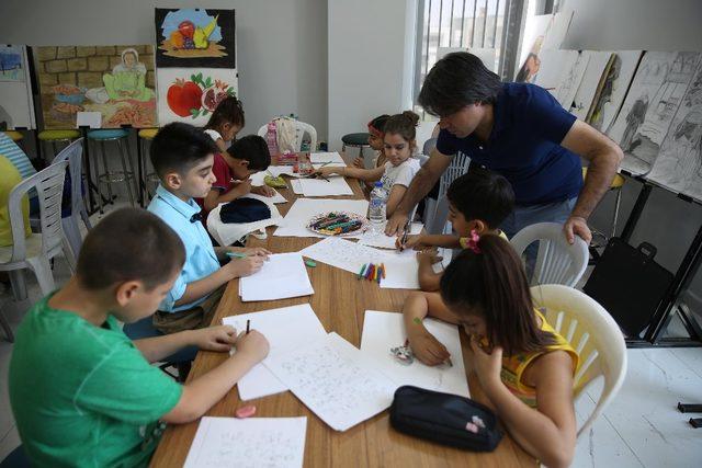 Çocuklar, Haliliye Belediyesi ile resim yapmayı öğreniyor