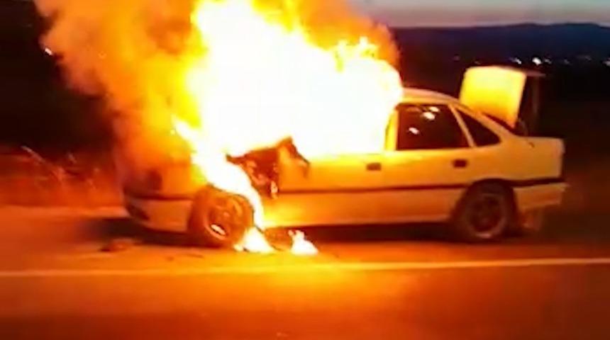 Kırıkkale’de otomobil alev alev yandı