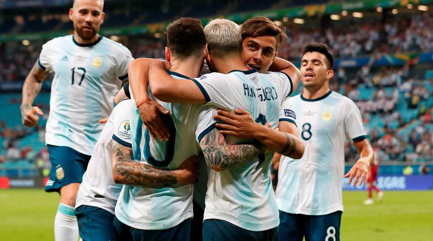 Martinez'in ve Agüero Arjantin'e turu getirdi