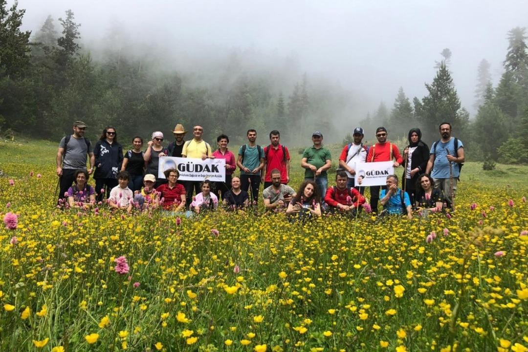 G&uuml;m&uuml;şhaneli dağcılar bir g&uuml;nde 4 yaylayı aştı