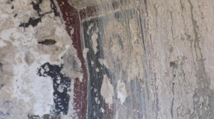 Aydın&rsquo;da 2 bin yıllık Hz. İsa olduğu iddia edilen kaya resmi defineciler tarafından tahrip etti