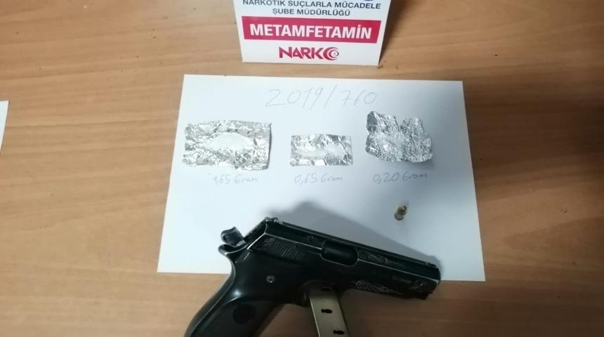 Polis uyuşturucu tacirlerine g&ouml;z a&ccedil;tırmıyor