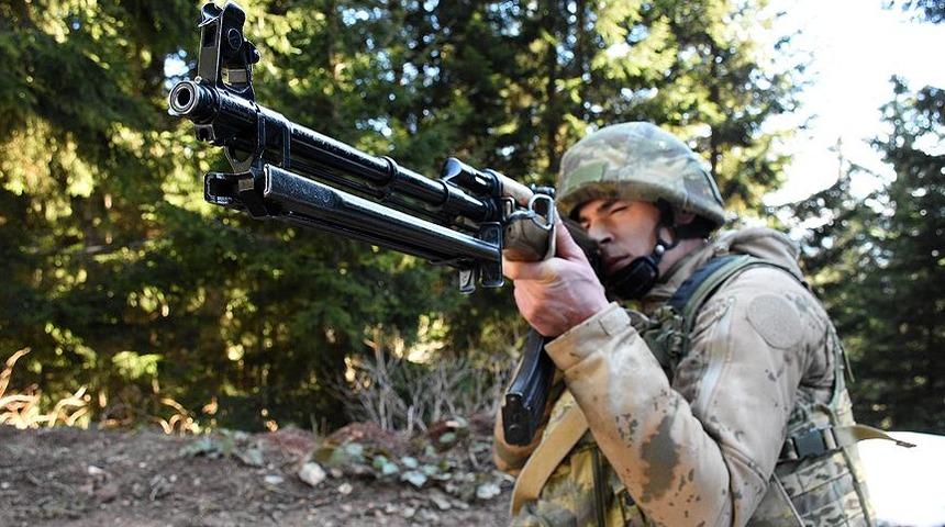 Askerler Doğu Karadeniz’de iki PKK'lı teröristin peşinde