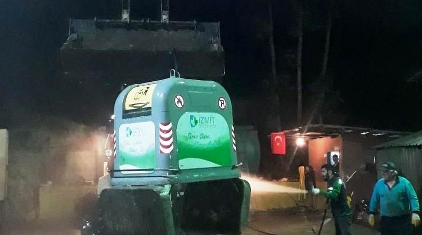 İzmit’te konteynırlar yıkanıyor