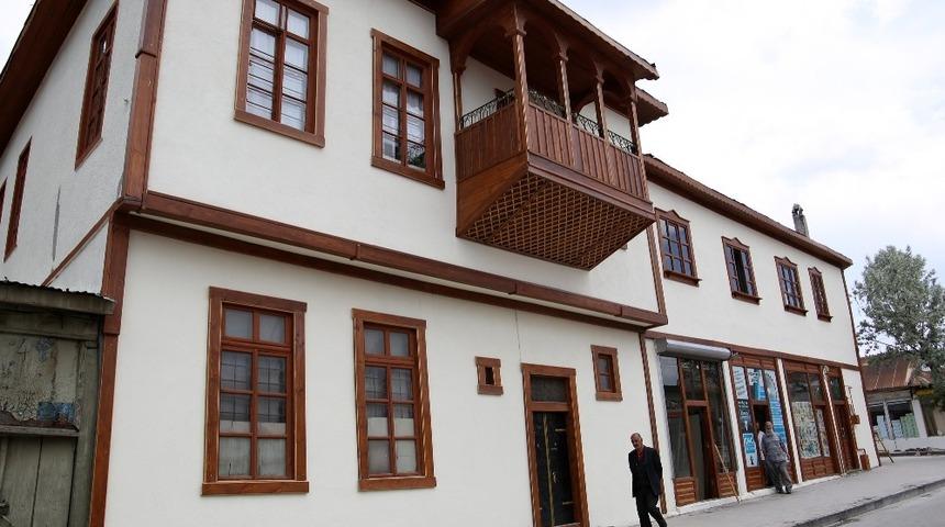 Büyükşehir’in ‘Cephe Sağlıklaştırma’ çalışmaları sürüyor