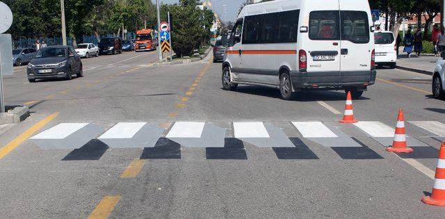 Büyükşehir’den “Yaya Öncelikli Trafik” düzenlemesi