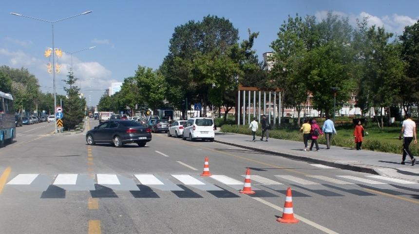 Büyükşehir’den “Yaya Öncelikli Trafik” düzenlemesi