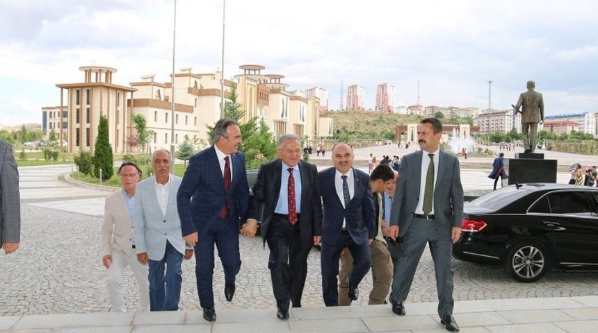 Başkan Büyükkılıç, Kayseri’nin turizmden daha büyük pay alması için yeni açılımlar getirmeye devam ediyor