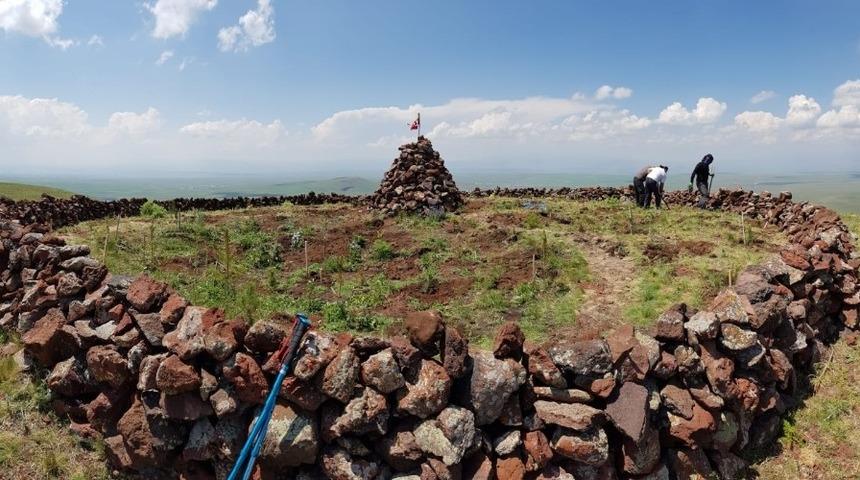 Karslı dağcılar, Yahni Dağı&rsquo;na 90 fidan dikti