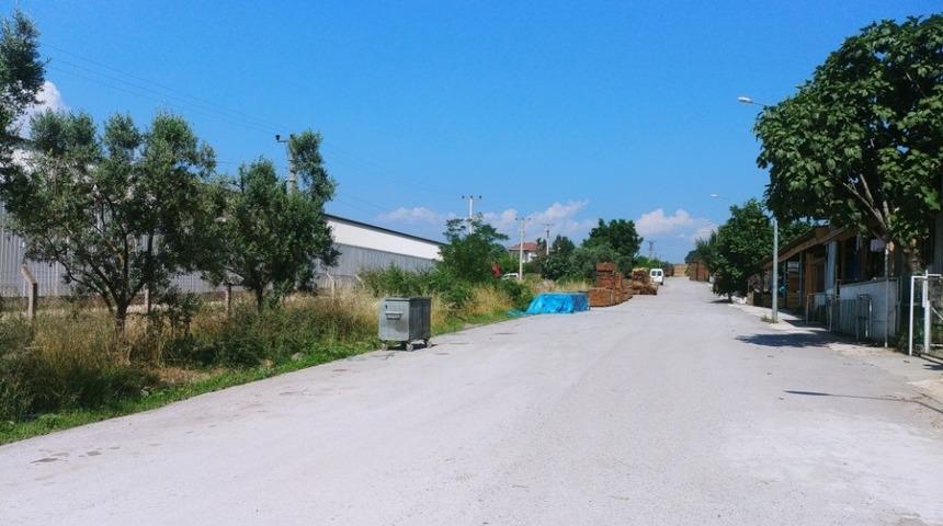 Belediyeye kızan esnaf yol kapadı