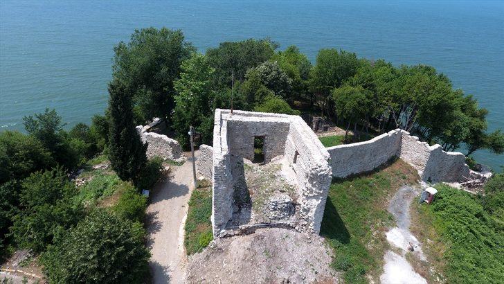 8 asırlık Ceneviz Kalesi ziyaretçilerini bekliyor G5