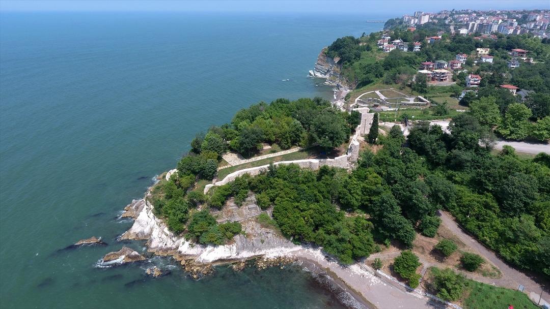 8 asırlık Ceneviz Kalesi ziyaret&ccedil;ilerini bekliyor