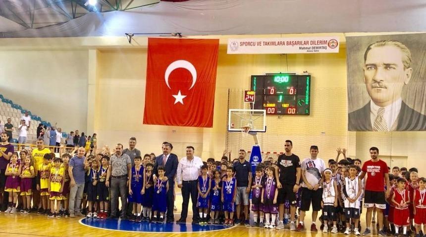 Adana&rsquo;da 10 bin &ccedil;ocuk basketbol eğitimi aldı