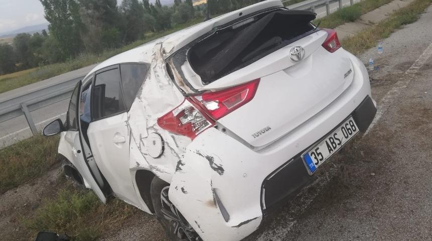 Otomobil bariyerlere çarptı: 1 yaralı