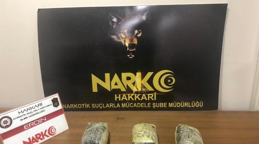Ş&uuml;pheli pakette uyuşturucu &ccedil;ıktı