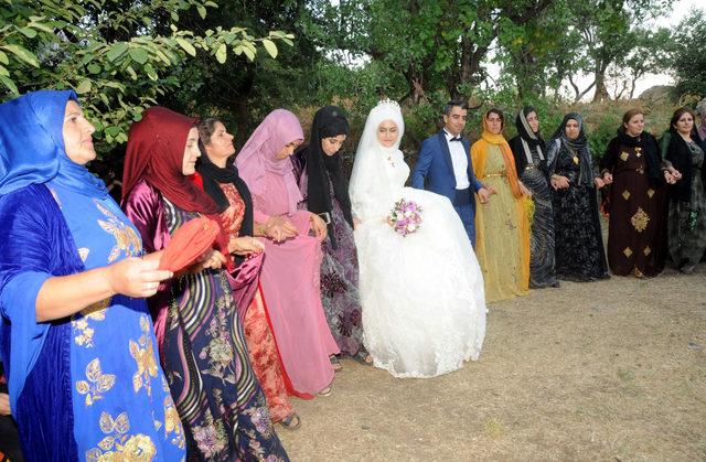 Ankaralı İncifer'e, Derecik'te 2 gün 2 gecelik aşiret düğünü
