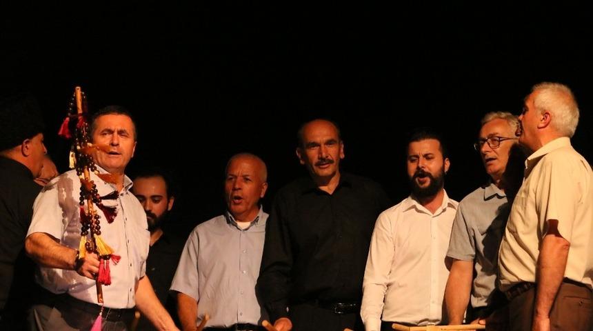 &Ccedil;erkes s&uuml;rg&uuml;n&uuml;, &ldquo;Yeniden Doğuş&rdquo; g&ouml;sterisiyle anıldı