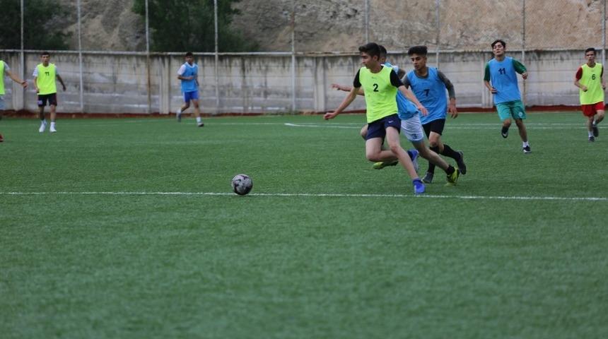 E.Y. Malatyaspor altyapı se&ccedil;melerinde 750 sporcu i&ccedil;erisinden 8&rsquo;i tespit edildi