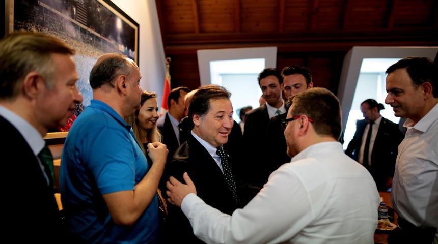 Bursaspor'da yeni başkan Mesut Mestan mazbatasını aldı