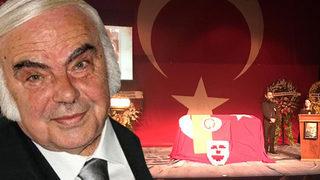 Usta tiyatrocu Enis Fosforoğlu için tören düzenlendi