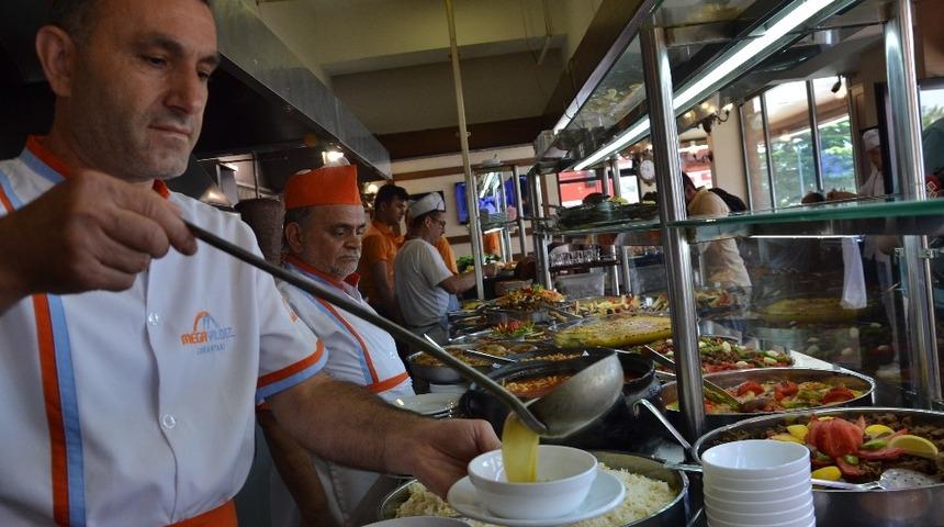 Balıkesir&rsquo;de en iyi &ccedil;orbacı &ouml;d&uuml;l&uuml;n&uuml; aldı